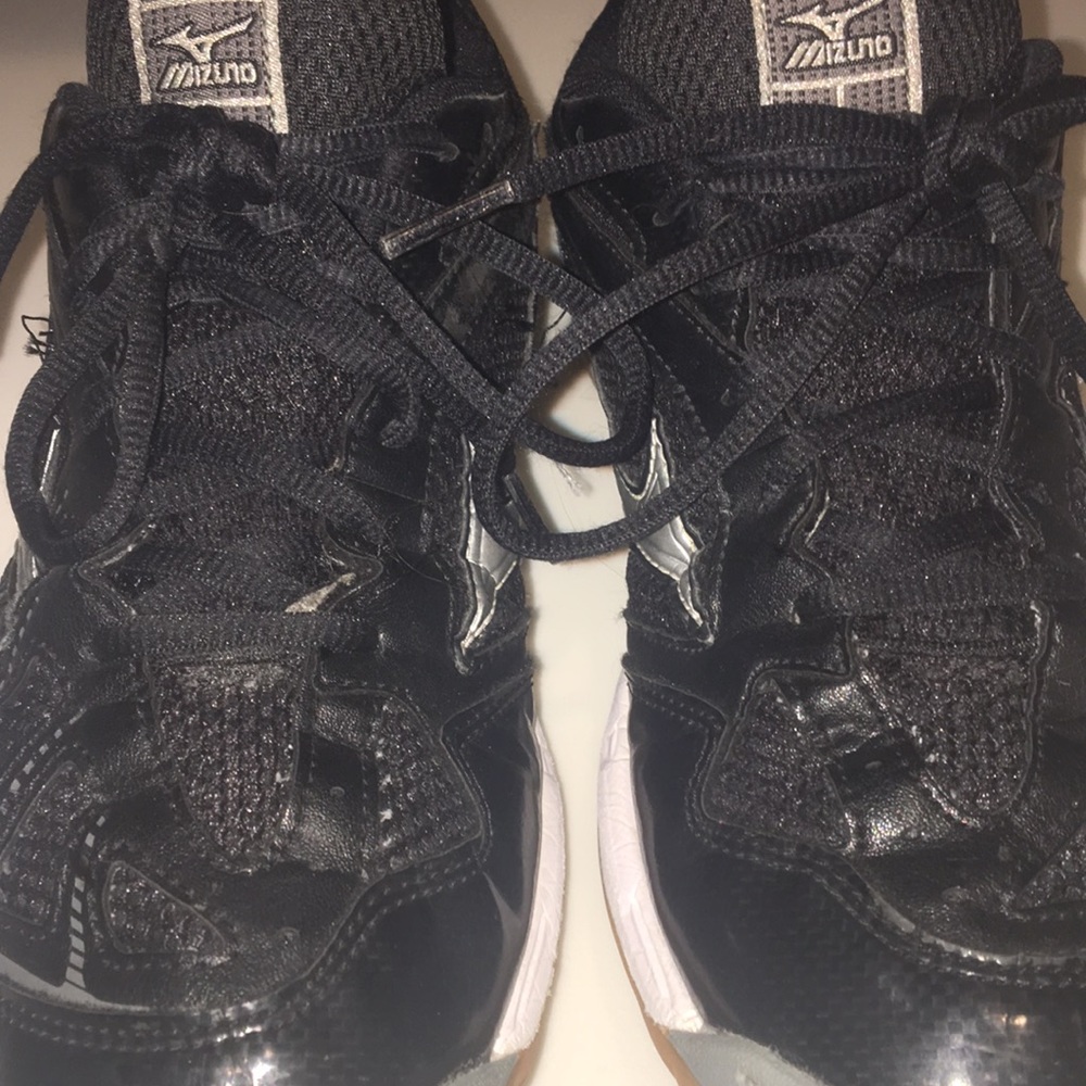 mizuno women’s wave hurricane 2 volleyball shoes